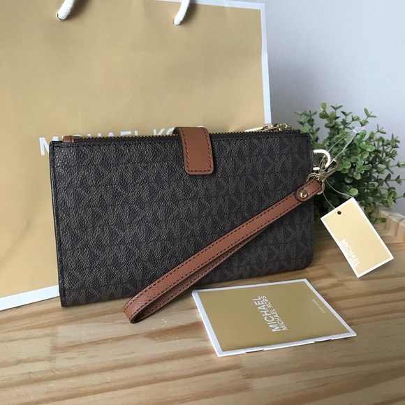 Michael Kors Wallet🎈🎈 - Picture 2 of 8